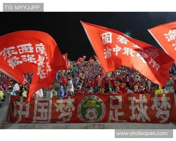 重庆足球队实力之争引发热议球迷与专家各执己见